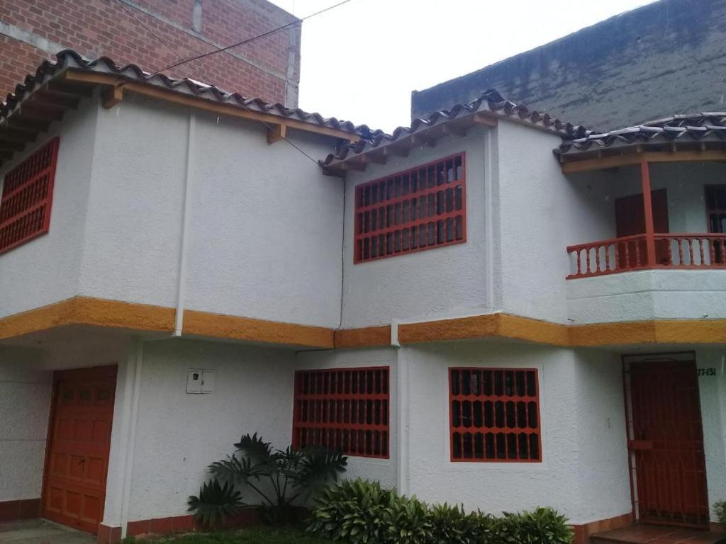 Casa Hotel Palmas Del Estadio 2 Medellín Esterno foto