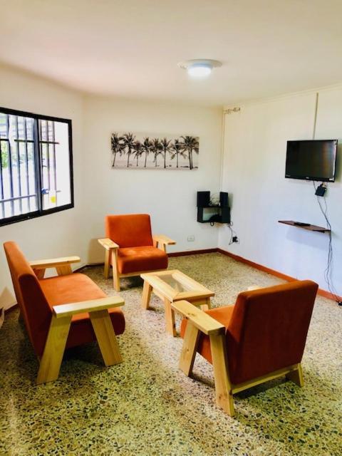 Casa Hotel Palmas Del Estadio 2 Medellín Esterno foto